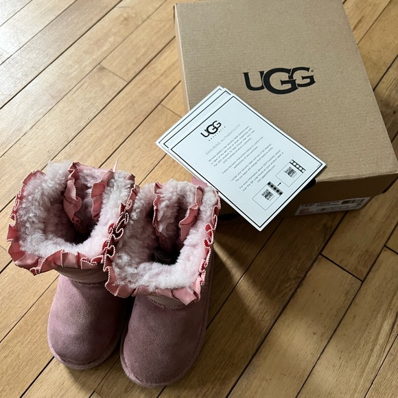 UGG Bailey Bow Boot with Ruffle - Size 7 - Picture 2 of 6